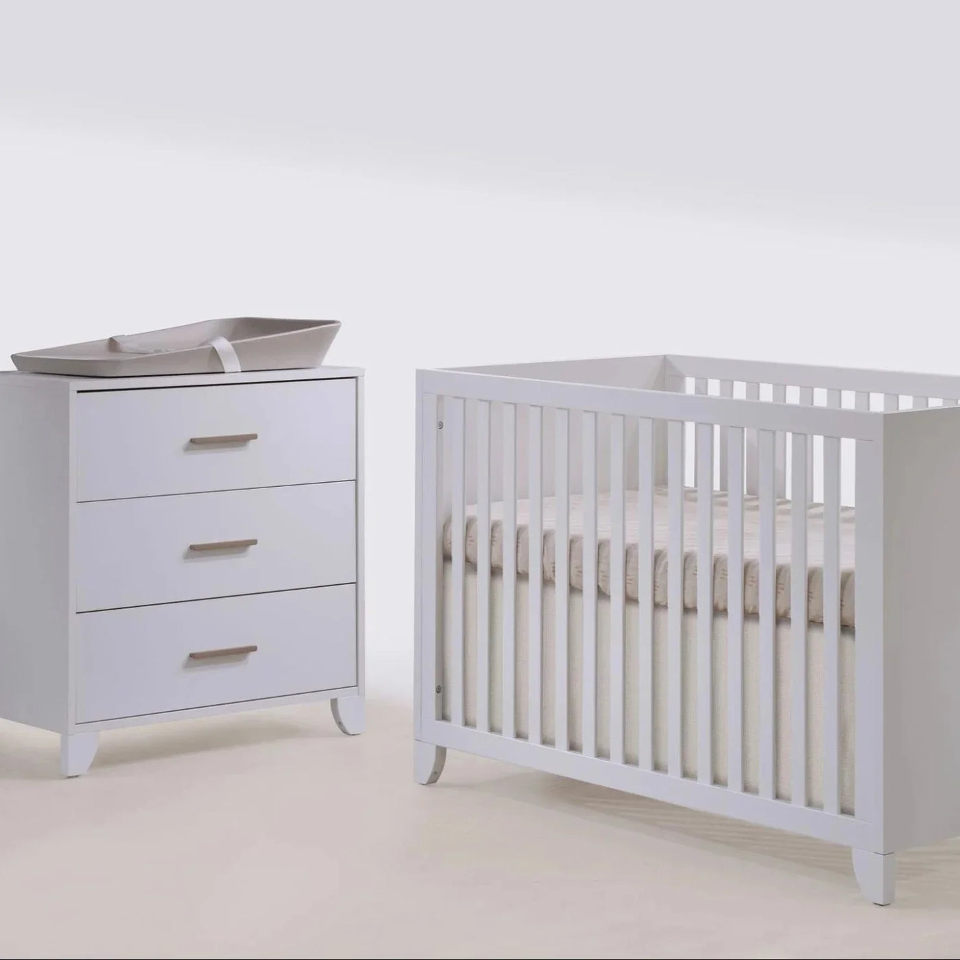 Tulip Aiko Island Crib with 3-Drawer Dresser Set