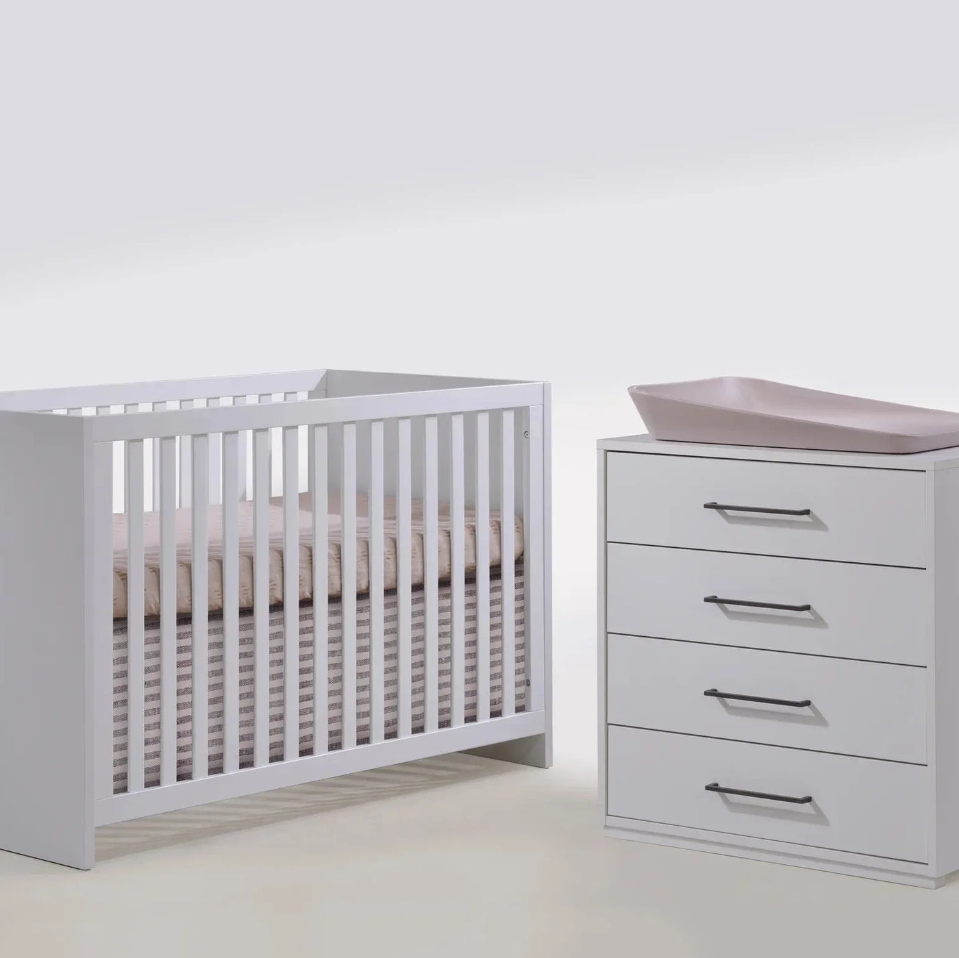 Tulip Contempo Crib + 4-Drawer Dresser Set